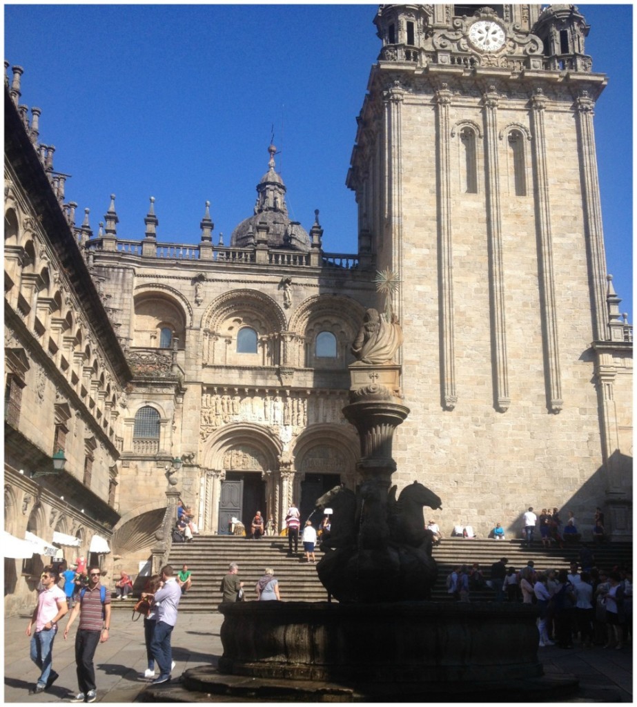 The square of the Romanesque façade das Pratarías in sunshine